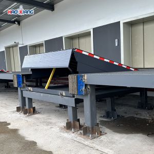 Warehouse Hydraulic Loading Dock Leveler For Forklift 10T Rated Load