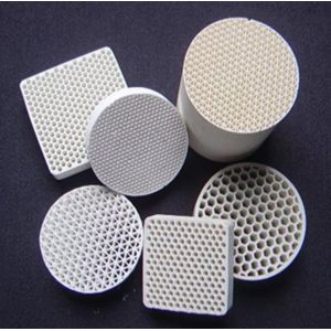 White Honeycomb Ceramic Catalyst Carrier 51% SiO2 For Gasoline Purification