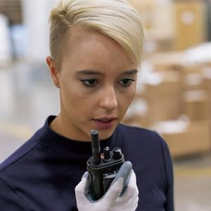 MOTO R7 Analog Two Way Radio Clear And Loud Customizable Audio Experience handy