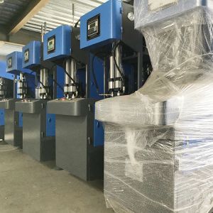 PET Plastic Bottles BLOWING Machine with 1.8X0.7X1.85M Size and 1000 KG Weight
