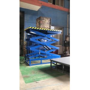 Reinforced anti skid VRC Small Electric Platform Lift Move Goods To Mezzanine
