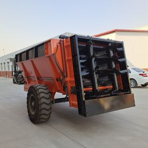 China Manure Trailer Farm Spreader Vertical Hydraulic Fertilizer Spreader on sale