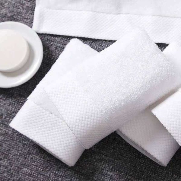 Highly Absorbent Bathroom Shower Towel Suitable for All Ages and Bathroom Needs 70*140cm
