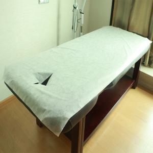 China Dispoable Spunbond Non Woven Massage Table Bed Sheet With Facial Hole Pink Blue Color on sale