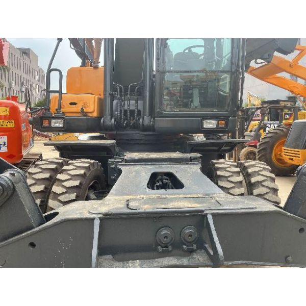 Hyundai R210W-9 Excavator Plate