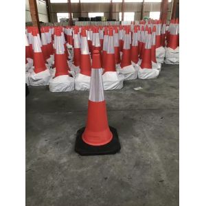 Construction Car Parking Cones 39in 100cm Reflective PE Custom Safety Cones
