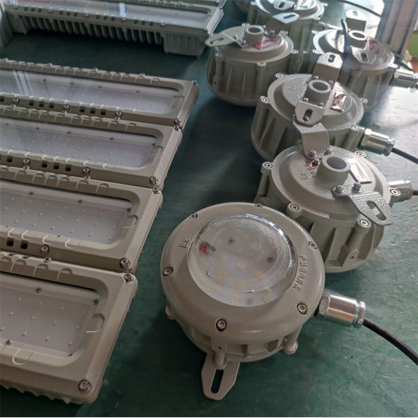 Exproof linear light ATEX IEC IP66 WF2 rated with industrial aluminum LED Marine Lighting Fixture 90-295V 100Watt