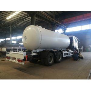 Durable Sinotruk Howo LPG Tanker Truck 10MT Bobtail With Dispenser High Capacity