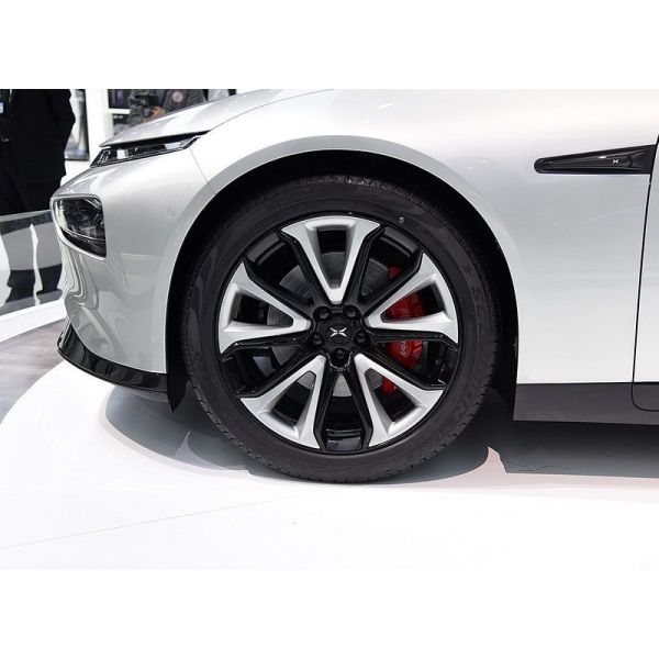 Intelligent Limousine Electric Car Xpeng P7 Nedc 2WD 4WD 480 586 670 706km Range