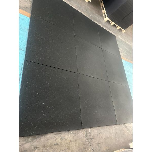 100*100cm and 50*50cm EPDM DOT Gym Rubber Flooring Tiles Absorbing Impact of Weights with Pure Color or Black Ground