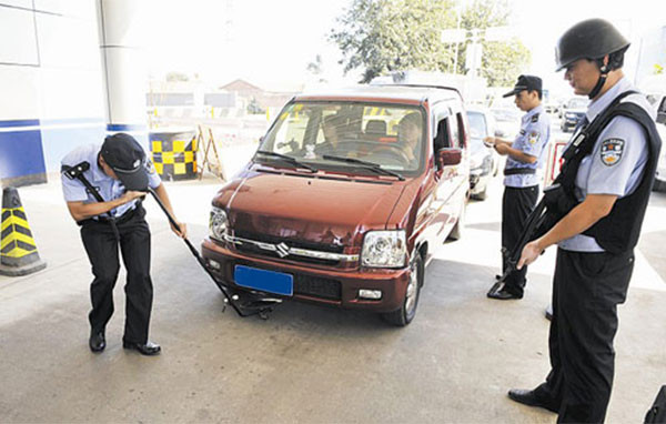 Police / Army Telescopic Automotive Under Vehicle Inspection Camera For Bomb