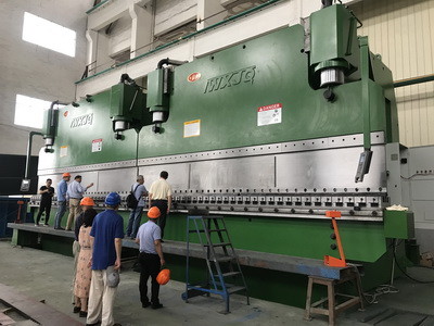 Quality Precision Tandem Press Brake with 0.02 Mm Back Gauge Accuracy, 150-500 Mm Max Stroke, and 70-180 M per Min Max Speed wholesale