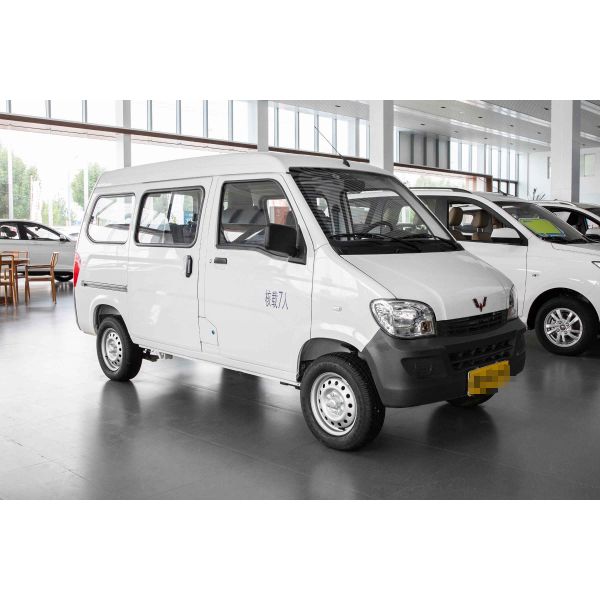 Quality 2nd Hand Mini Bus 7 Seats Oil Engine Wuling L2E Minivan Model Air Conditioner wholesale