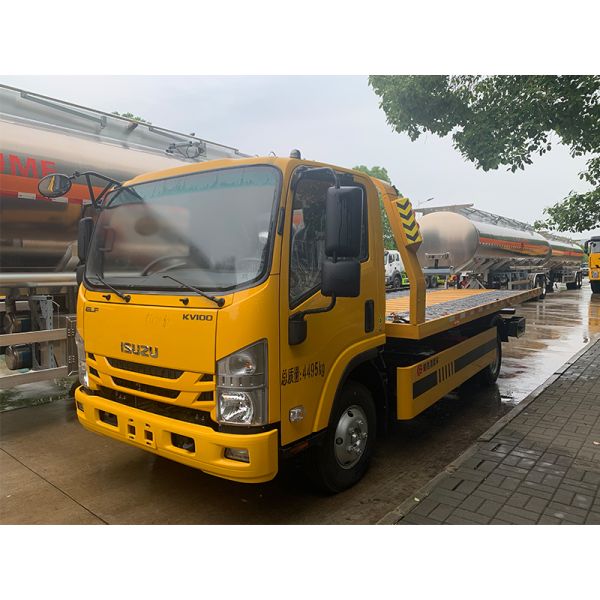 7890*2400*2550mm ISUZU Flat-Bottomed Remote Control Barrier Truck For Barrier Control