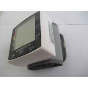 4 - 37.3 kpa Wrist Digital Portable Blood Pressure Monitors with voice function