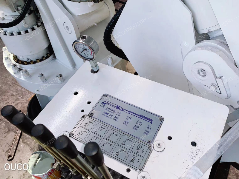 folding and telescopic boom crane operator desk