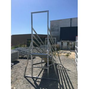 custom adjustable cattle loading ramp