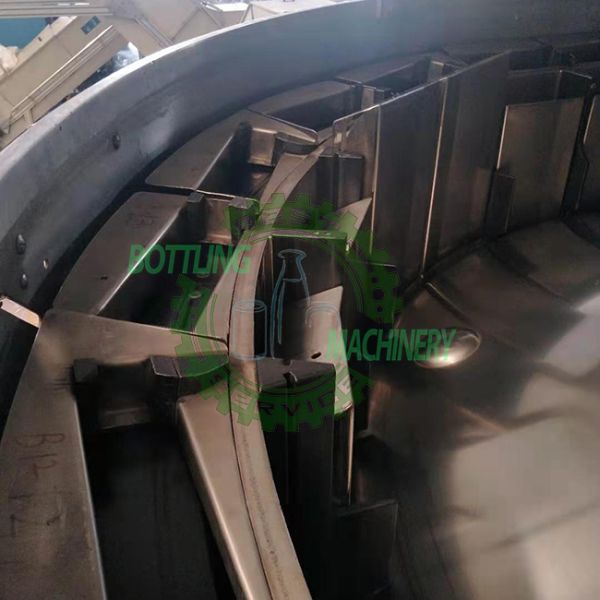 Filling Line Bottle Supply With Elevator Empty PET Bottle Unscrambler