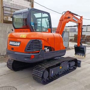 0.21 m3 Bucket Capacity Doosan DX55 Crawler Chain Excavator in Korea with Strong
