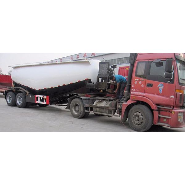 2 Axles V Type Tank Semi Trailer For Dry Powder Meterial Carry 40 - 45 M3 Capacity