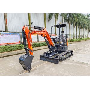 Red Mini Excavator 2600kg Tailless Bucekt 0.09M3 With Cabin Euro 5 Rubber Track