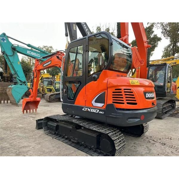 Quality Made in Korea original used doosan dx60 excavator 6 ton in Shanghai wholesale