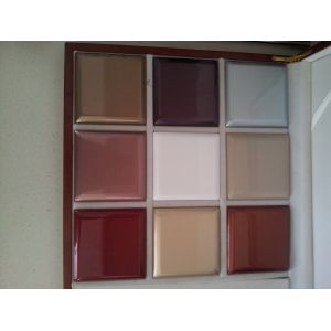 High glossy lacquer door panel with profiled handle