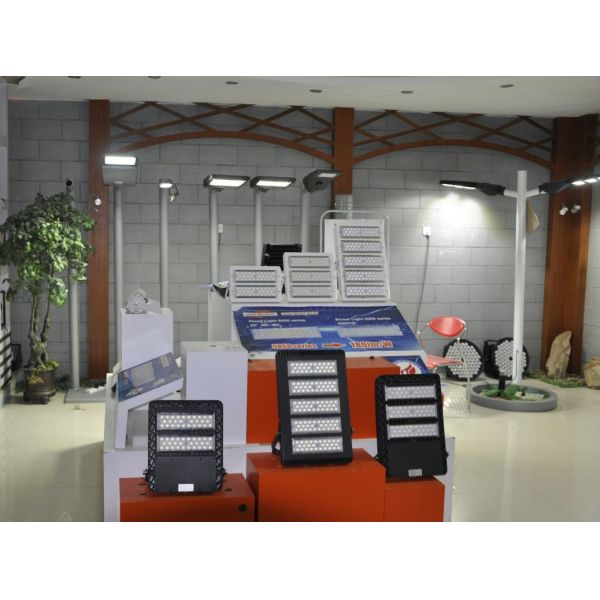 IP66 Tempered Glass Energy Saving Street Lighting 80-150w Anti High Tempreture Municipal Project