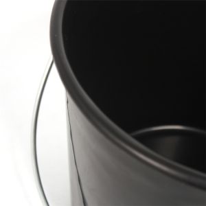 8L Plastic Calf Feeding Bucket 220mm Height Protect Your Calves From Elements