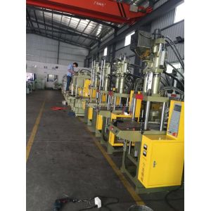 Hydraulic Desktop Plastic Injection Molding Machine With 260mm Distance Between