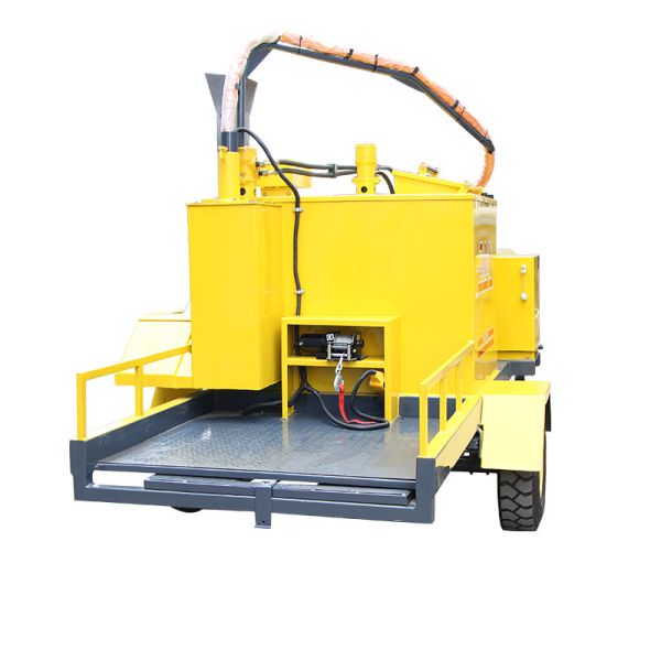 500 Liters Asphalt Crack Repair Machine , 3TNV Engine Asphalt Crack Filling