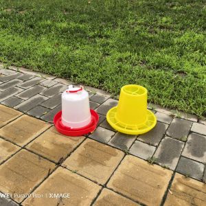 2.7L Plastic Diy Chicken Feed Bucket Round Design