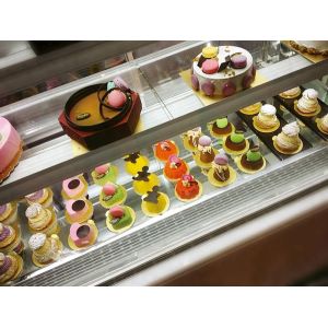 Upright 50HZ Cake Display Refrigerator Multiscene Wear Resistant