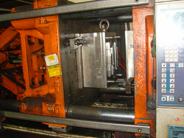 plastic injection mould from Taizhou huangyan auto bumper mould factory plastic