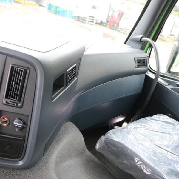 430HP 6X4 HOWO CNG/LNG Tractor Truck Gas Tractor Head for Port Transportation ABS Antilock Braking System Safeguarded