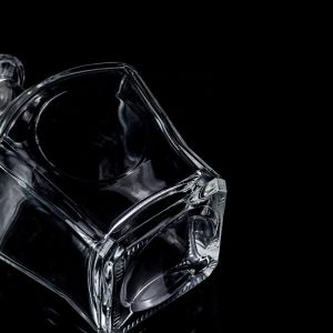 Clear or Customized Super Flint Glass Whiskey Bottle 700ml 750ml with Cork