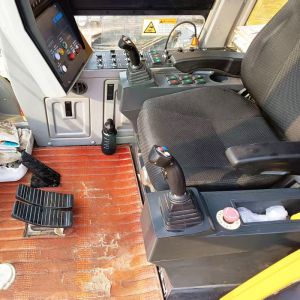 Cheap Used Crawler Crane 450 KW Engine Power 7-19m Jib Length for sale