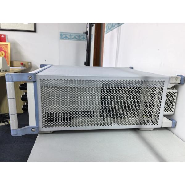 Rohde & Schwarz RF Communications Test Set CMW500 K50 3.3 GHz 8 Port Wireless Device Production Tester