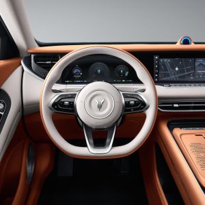 200Km/h Max Speed Electric Car Voyah Free 5-Seat SUV with Hybrid Technology and