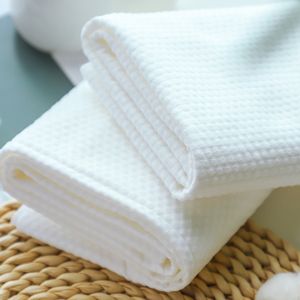 China 40cmx80cm Embossed Biodegradable Disposable Towels on sale