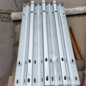 Anti-corrosion S235JR S355JR Steel Highway GS4 Guardrail with ISO9001 2008
