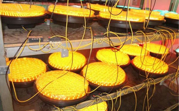 Factory Price 300mm-400mm Solar Power Yellow Traffic Flashing Warning Signal Light