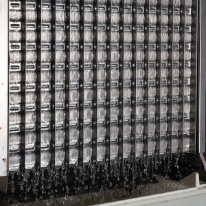 50kg Ice Storage Capacity LZ-260 Commercial Moon Shape Ice Machine for Country