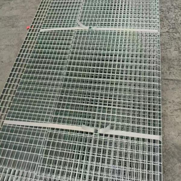 Quality Flat Steel Gratings: Simple, Elegant Design for Any Setting wholesale