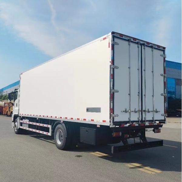 10-12 Tons ISUZU GIGA Refrigerator Truck for meat ice cream transportation