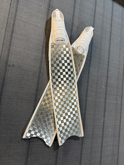 100CM Long Freediving Fins Lightweight Impact Resistant With White Footpocket