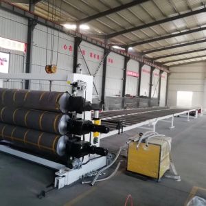 PE PP Hollow Sheet/Board Making Machine Outlet with Deep Screw Screw Channel