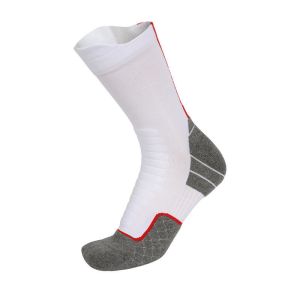 China Sustainable Multi-Color Non-Slip Sports Socks for All Ages and Levels of Athletes on sale