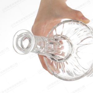 Glass Wine Liquor Bottles Transparent Customize 200ml 300ml Unique Shaped with