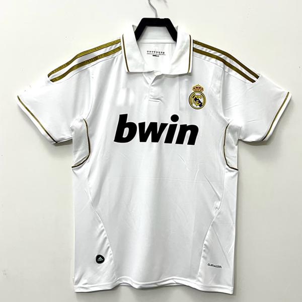 Quality Custom Retro Soccer Jerseys White Classic Football Shirt Wear Men'S wholesale